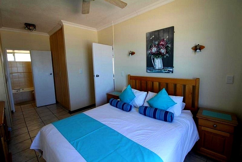 Santana 905 - Self Catering Holiday Accommodation in Margate - Sleeps 6