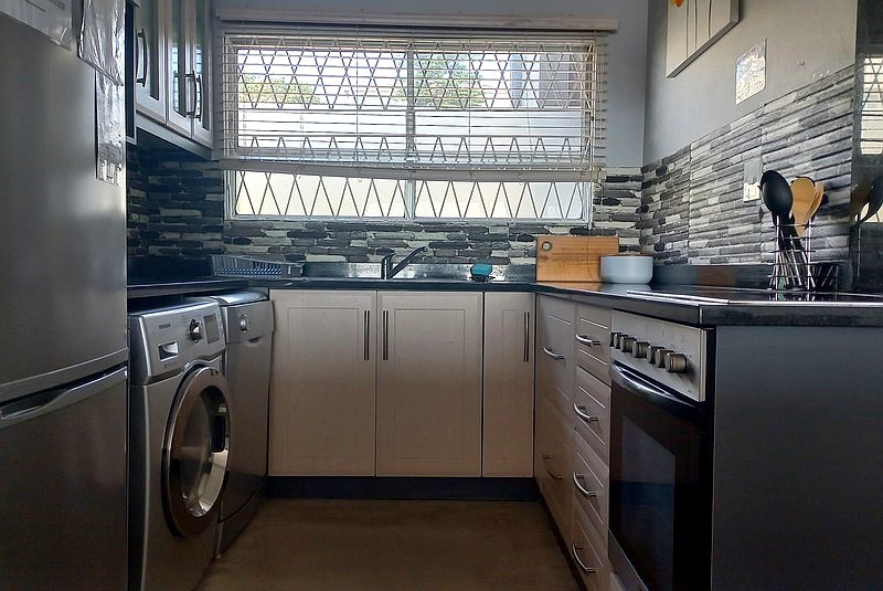 Sue Casa 10 - Manaba - Sleeps 6 - From R630.00 per day