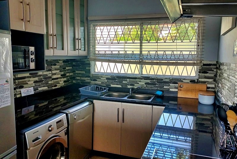 Sue Casa 10 - Manaba - Sleeps 6 - From R630.00 per day