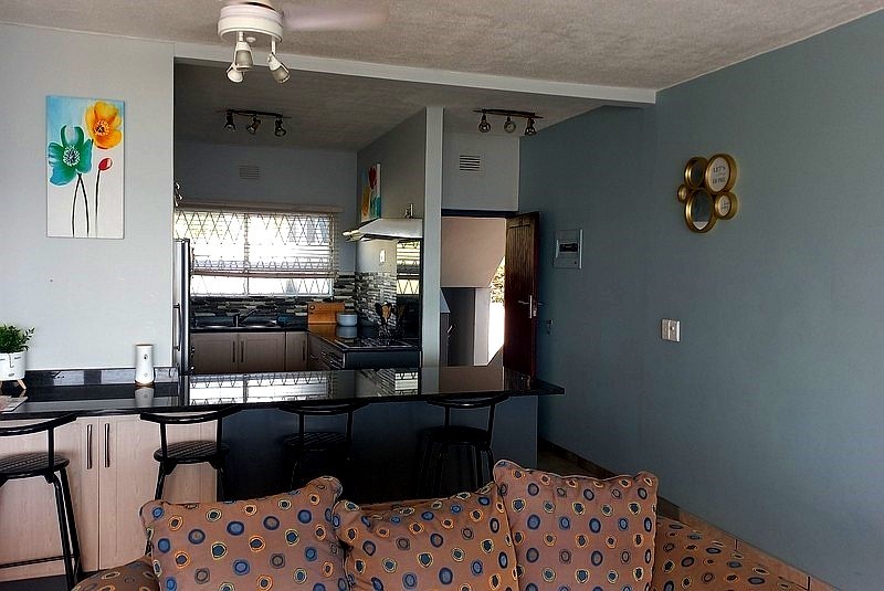Sue Casa 10 - Manaba - Sleeps 6 - From R630.00 per day