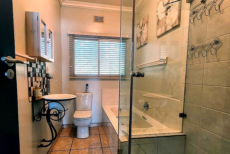 Sue Casa 10 - Manaba - Sleeps 6 - From R630.00 per day
