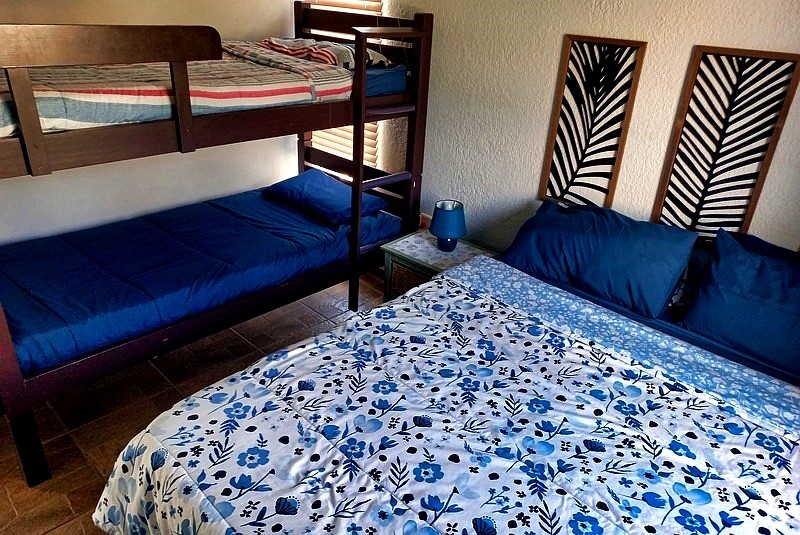 Sue Casa 10 - Manaba - Sleeps 6 - From R630.00 per day