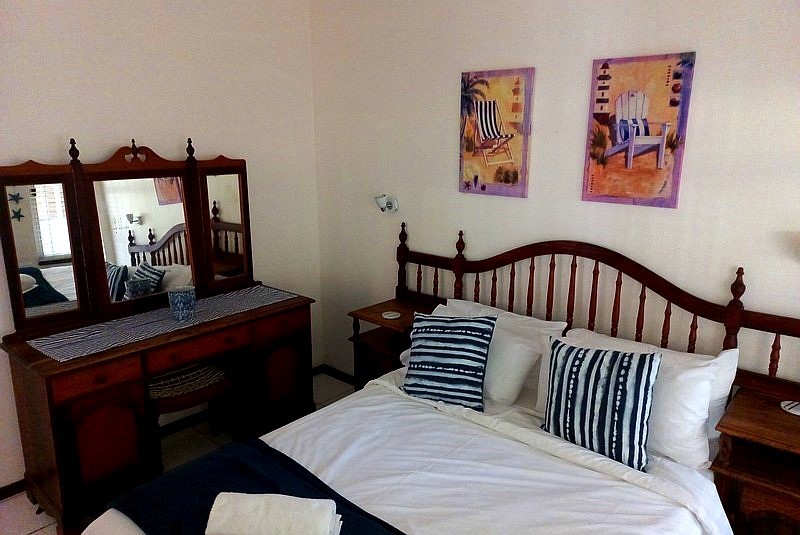Sue Casa 10 - Manaba - Sleeps 6 - From R630.00 per day