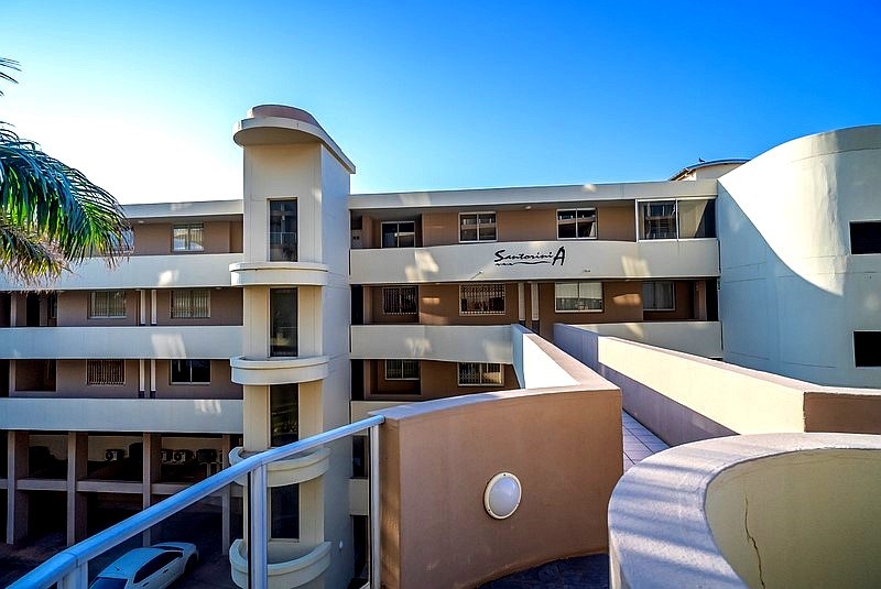 Santorini 304 A - Self Catering Holiday Accommodation Margate - Sleeps 6 - From R1200.00 Per Night/Per Unit